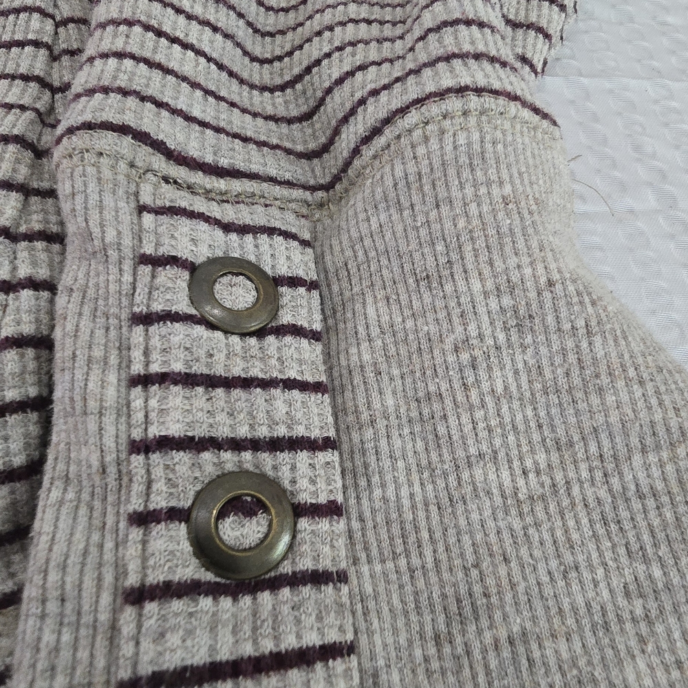 Women's Striped Long Sleeve Shirt - Picture 4 of 6